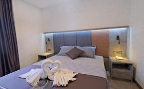 The Queen Hotel
